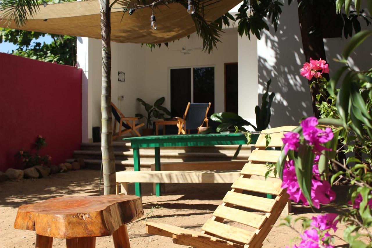 Mi Puerto Beach Hostel Пуэрто-Эскондидо Экстерьер фото